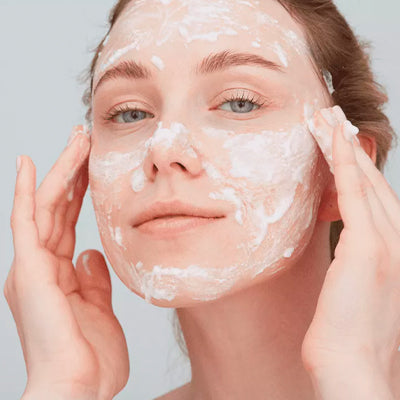 NewBeauty - Kate Hudson shares that Aloisia Beauty Exfoliator is one of her favorites